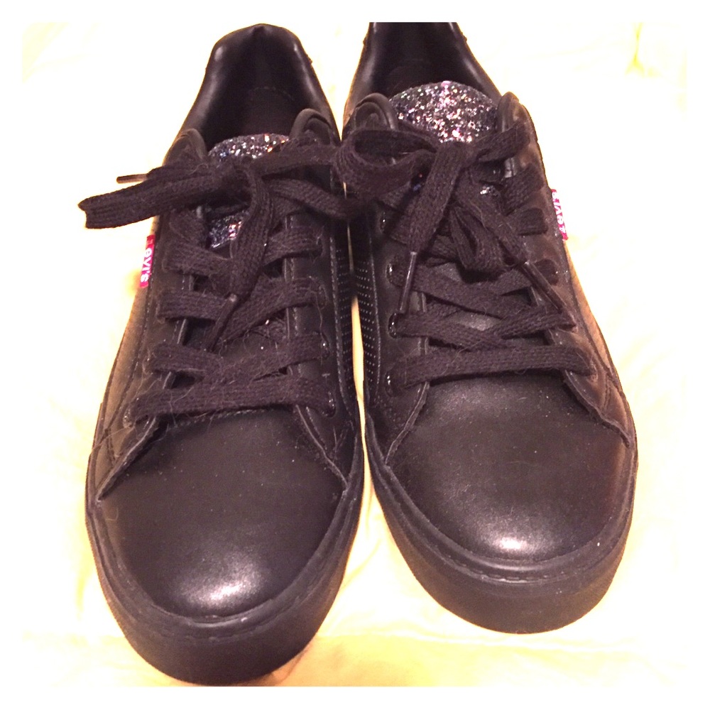 Women’s Levi’s tennis shoes